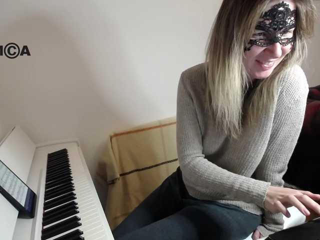 תמונות PianoGirl Hi, Im Anastasia! Applause - 1tk+